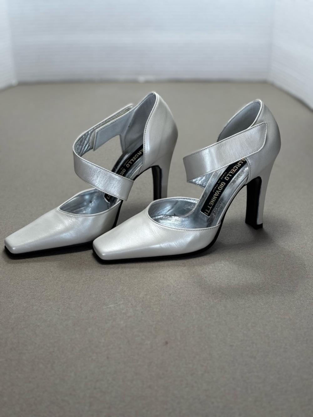Marcello Giovannetti Italian Leather Pearlized Silver Square Toe Pumps